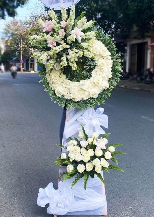 vòng hoa chia buồn