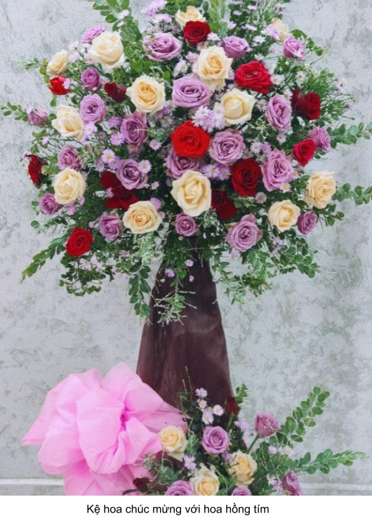 hoa tím tình yêu kết hợp với nhiều loại hoa khác