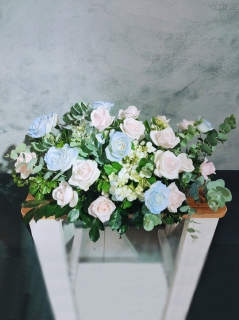 Hoa Để Bàn Hội Nghị Tông Xanh