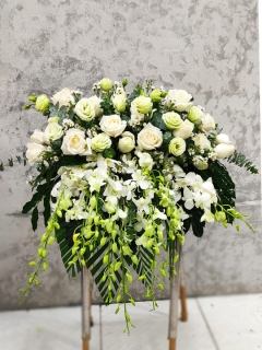 Hoa Để Bàn Hội Nghị Long Trọng