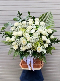 Giỏ Hoa Hồng Trắng Đẹp