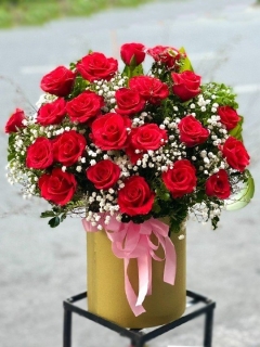 Giỏ Hoa Hồng Đỏ Hiện Đại