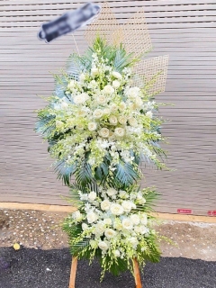 Đặt Kệ Hoa Tang Sang Trọng