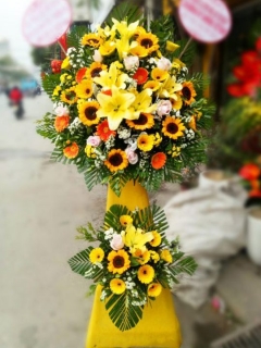 Kệ Hoa Khai Trương Công Ty Tông Vàng