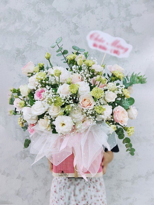 hoa sinh nhật người lớn tuổi lấp lánh